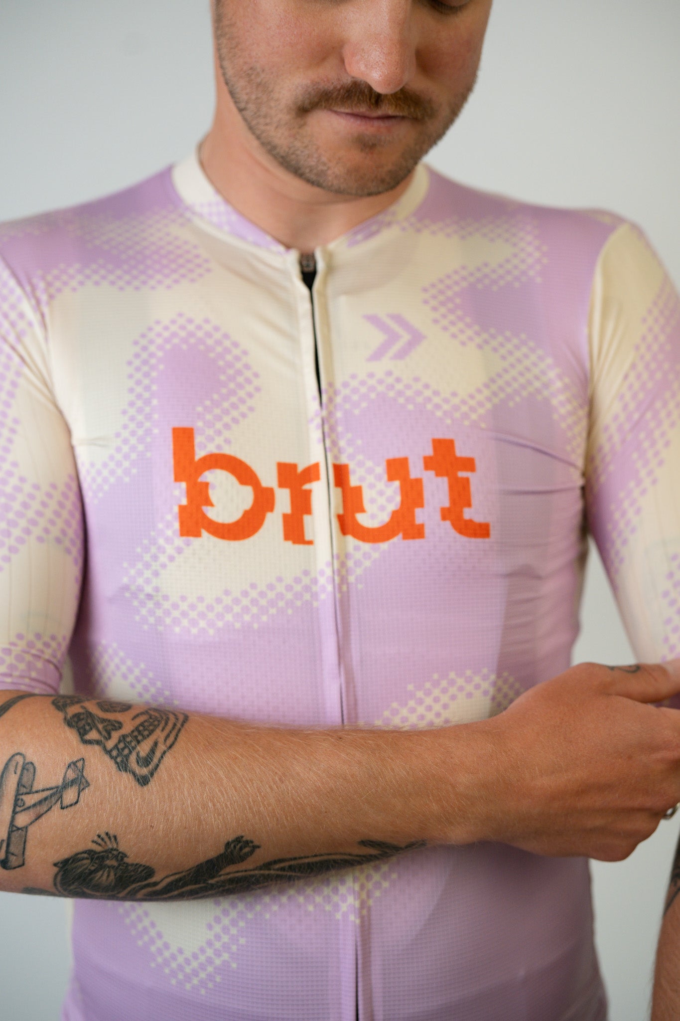 MEN's brut butter/pink jersey + black bib bundle