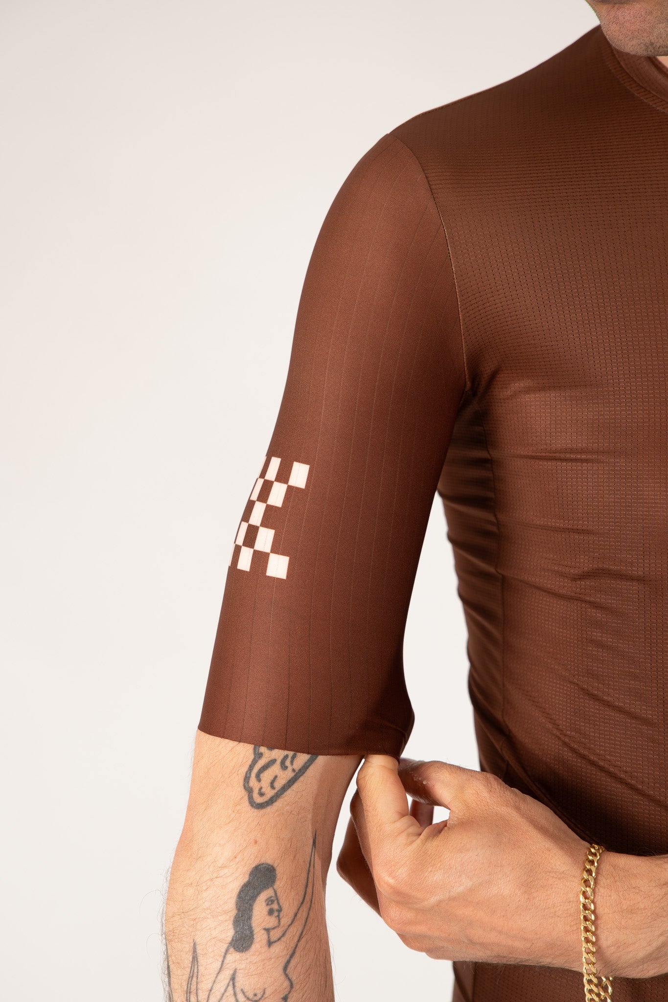 MEN's brown jersey